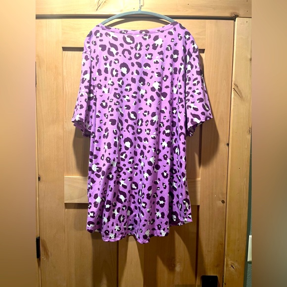 LuLaRoe purple and white 3x shirt. - Picture 2 of 2